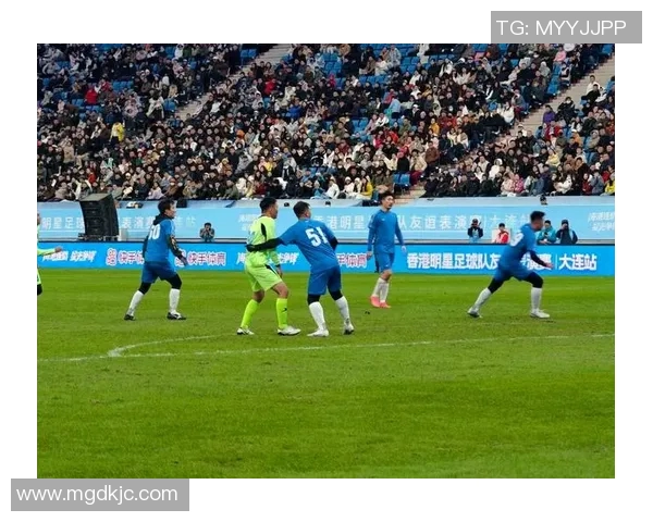 传奇归来足球明星队员重聚赛场再创辉煌展现青春激情与团队精神 传奇归来足球明星队员重聚赛场再创辉煌展现青春激情与团队精神