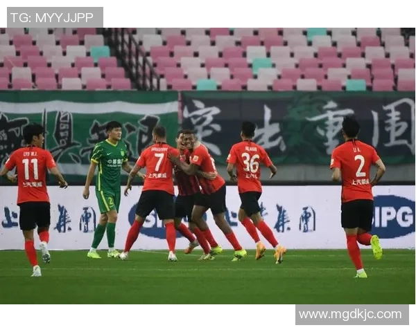 赛后分析:上海足球队与西安足球队的技术对决全景回顾 赛后分析:上海足球队与西安足球队的技术对决全景回顾