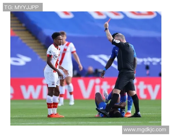 足球明星生死瞬间曝光震惊全场险些丧命的惊险视频回顾 足球明星生死瞬间曝光震惊全场险些丧命的惊险视频回顾