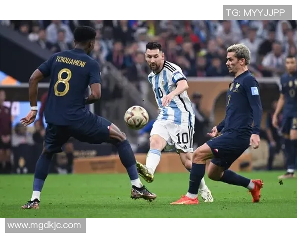 足球明星点球大战激烈对决精彩瞬间回顾与分析 足球明星点球大战激烈对决精彩瞬间回顾与分析